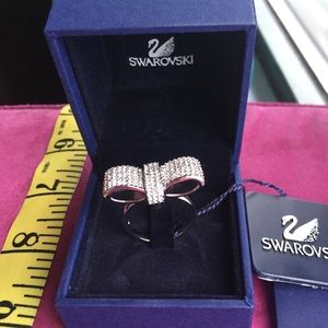 NWT Swarovski crystal Silver bow ring in box